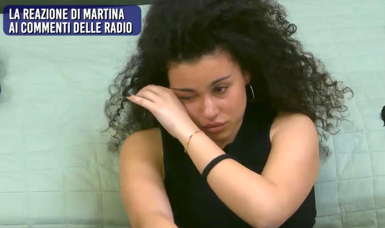 Amici 23, la gara di inediti giudicata dalle radio fa scoppiare in lacrime Martina Giovannini: “Sembra che sto sbagliando tutto”